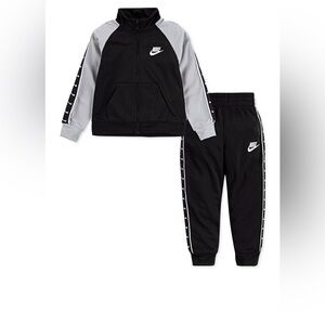 Nike Black Matching Sweatpants Set with Tapered Design